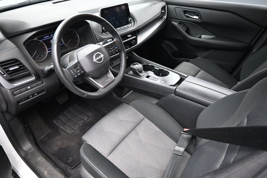 Used 2025 Nissan Rogue SV FWD image 19