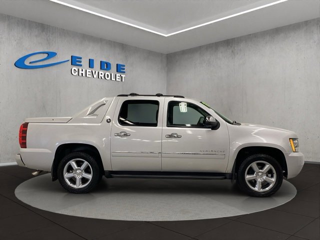 Used 2013 Chevrolet Avalanche LTZ video 2