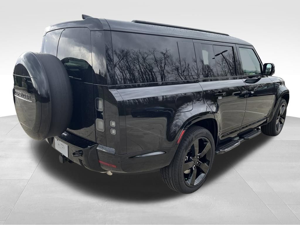 New 2026 Land Rover Defender 130 X-Dynamic SE image 5