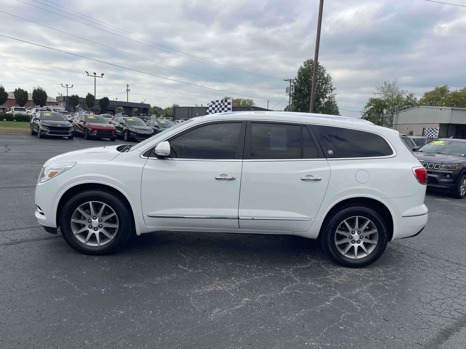 Used 2017 Buick Enclave Leather FWD image 4