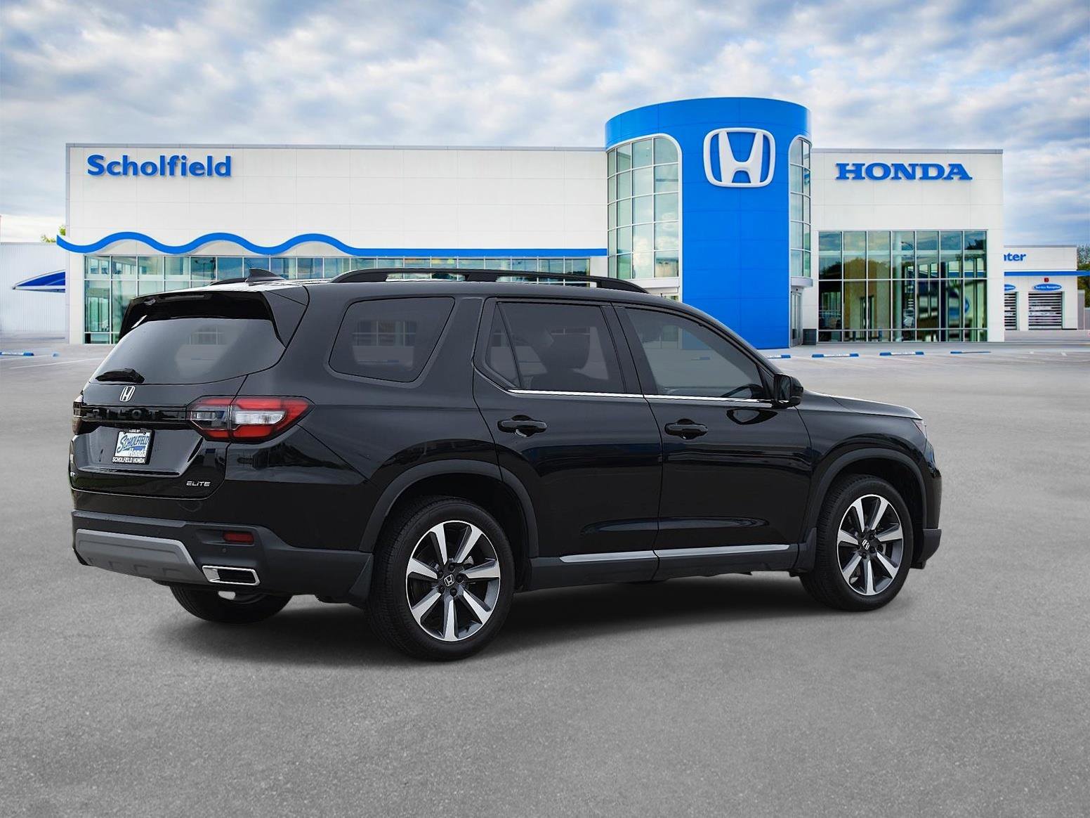 Used 2025 Honda Pilot Elite image 3