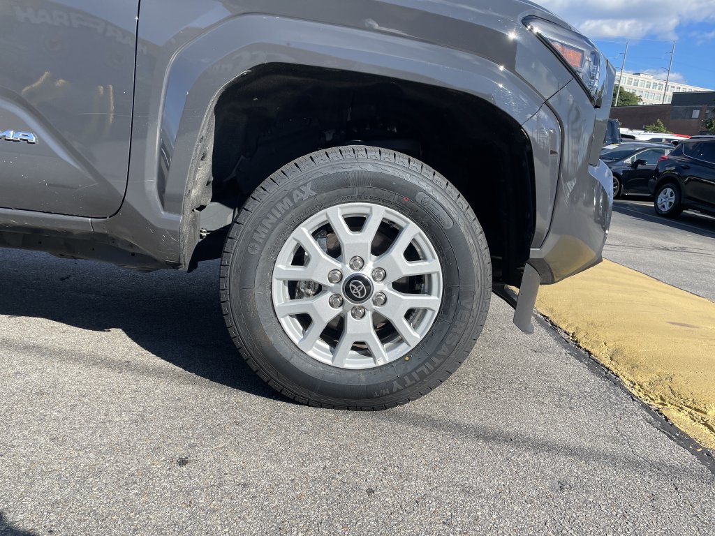 Certified 2025 Toyota Tacoma SR5 AWD/4WD image 11