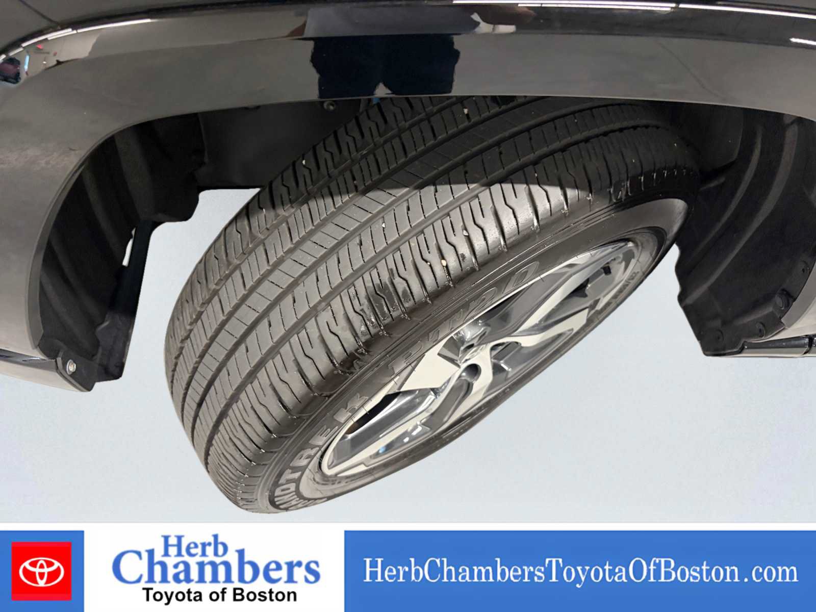 Used 2024 Toyota RAV4 SE w/ Weather & Moonroof Package AWD/4WD image 9