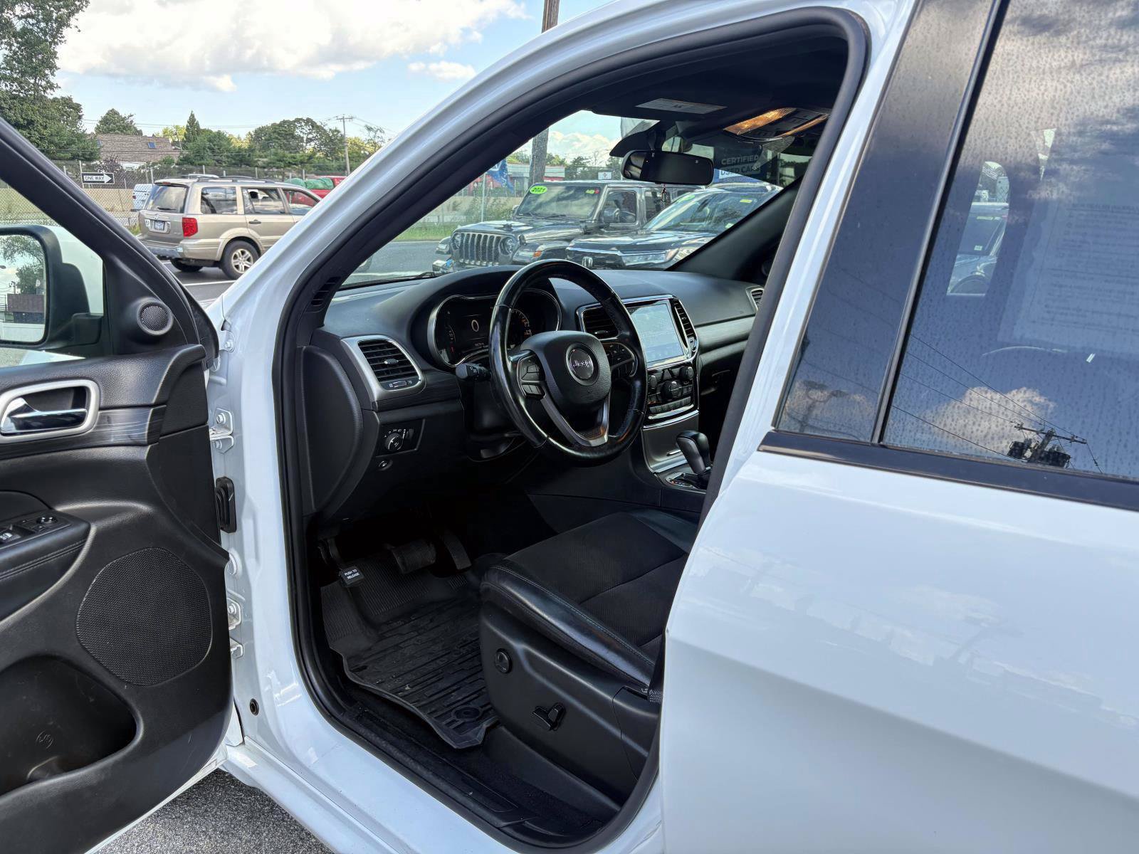 Used 2021 Jeep Grand Cherokee Laredo X AWD/4WD image 12
