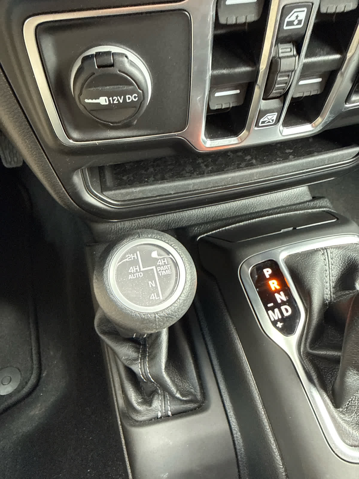 Used 2025 Jeep Wrangler Unlimited Sahara AWD/4WD image 19