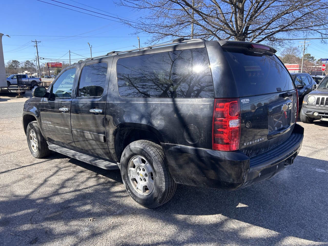 Used 2014 Chevrolet Suburban LT image 4