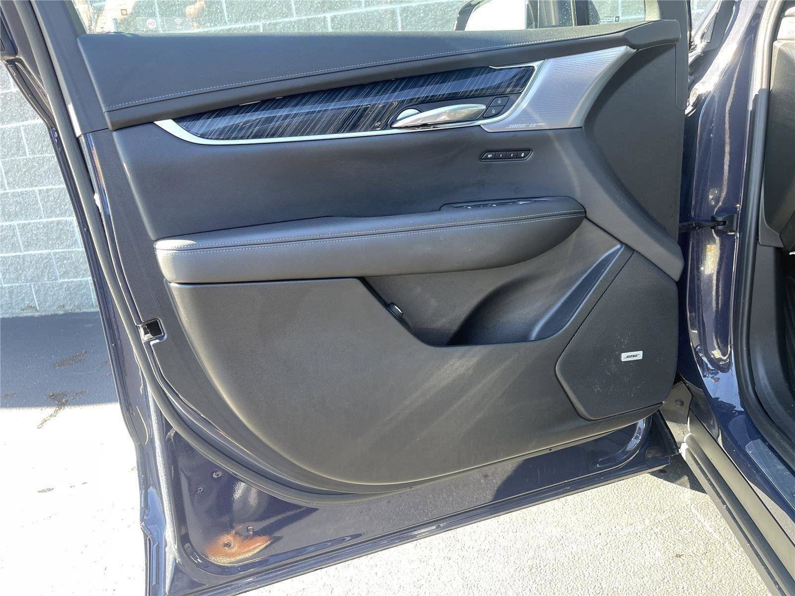 Certified 2025 Cadillac XT6 Premium Luxury AWD/4WD image 13