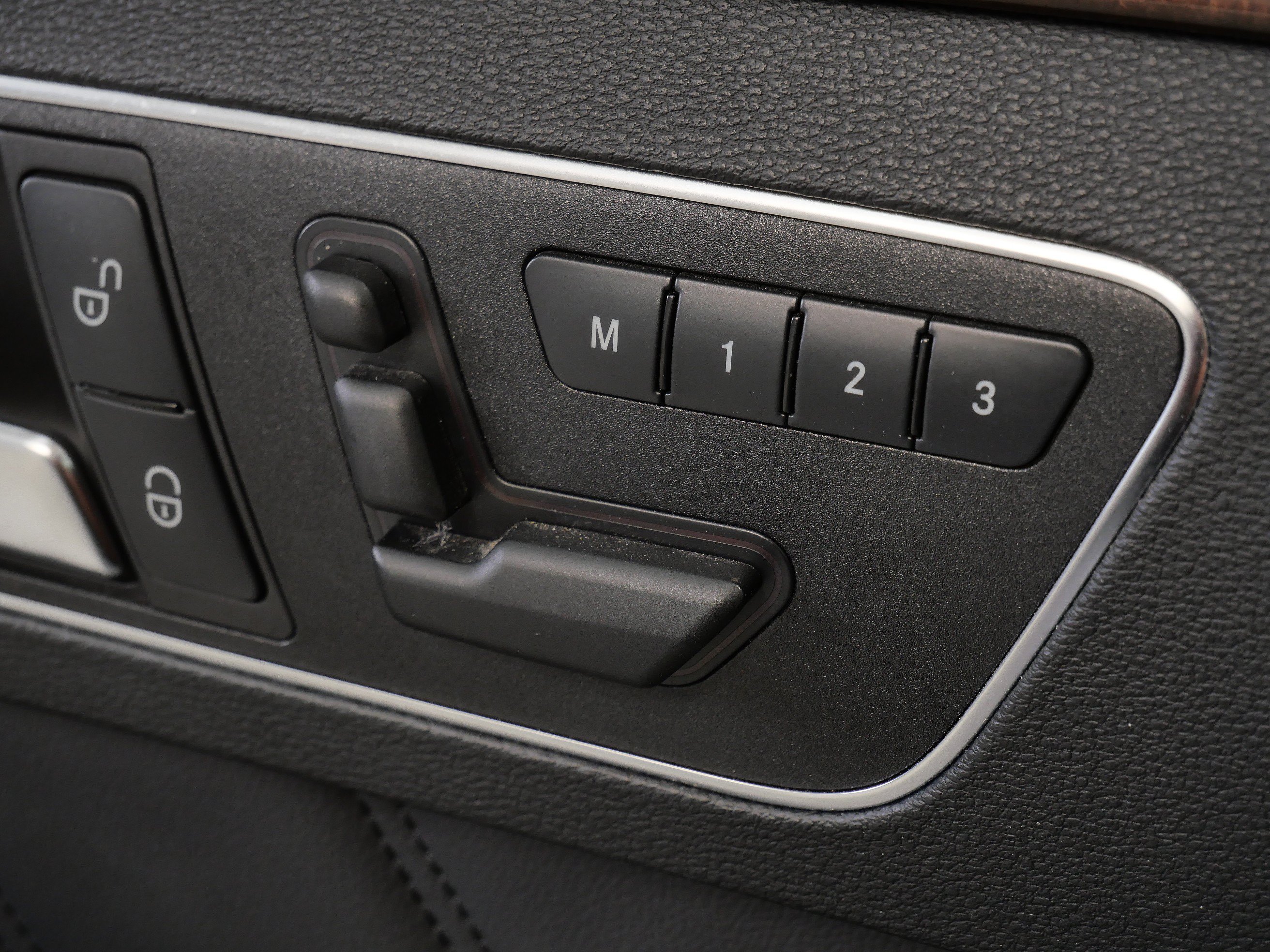 Used 2012 Mercedes-Benz E 350 4MATIC Sedan image 30