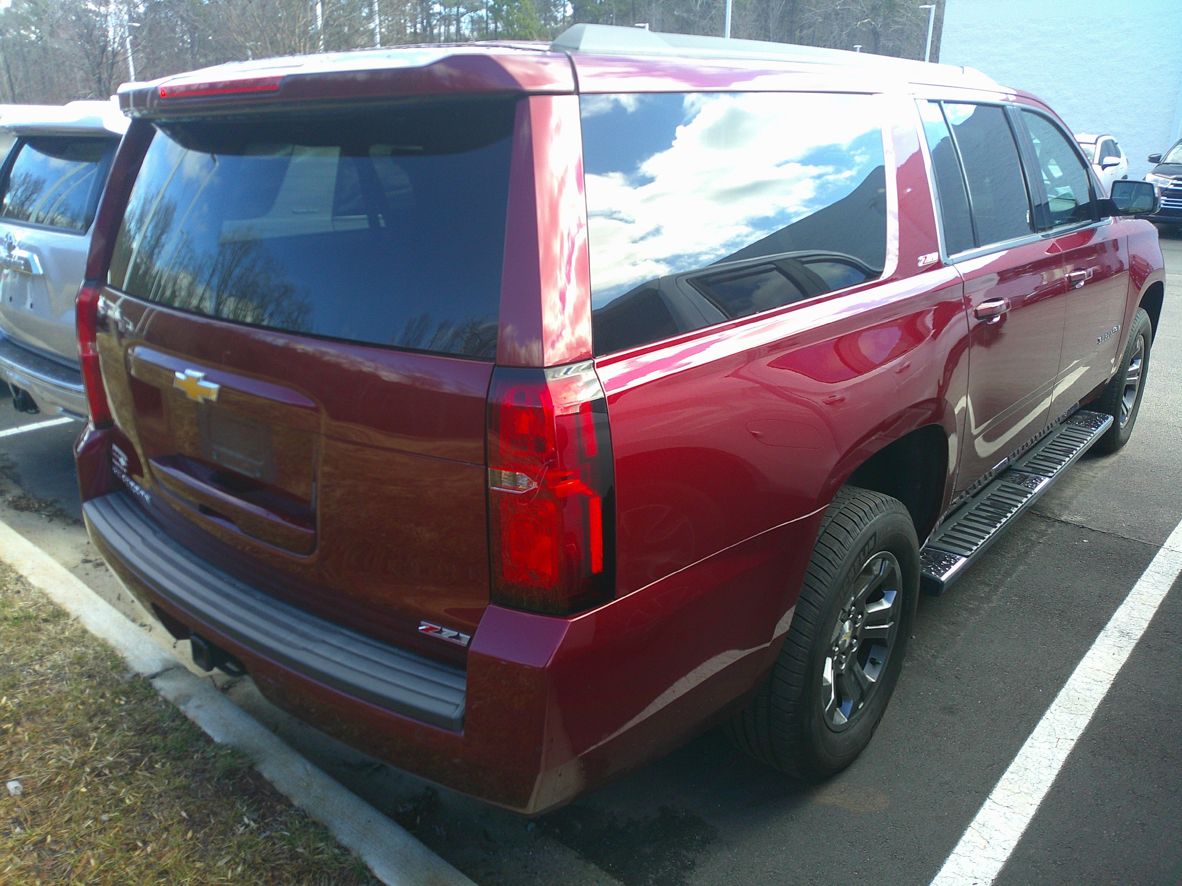 Used 2016 Chevrolet Suburban LT image 8