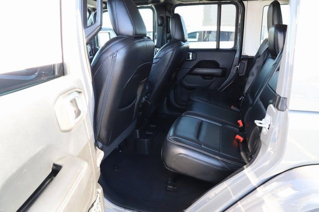 Used 2018 Jeep Wrangler Unlimited Sahara w/ Dual Top Group AWD/4WD image 18