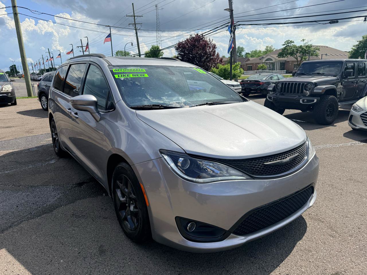Used 2018 Chrysler Pacifica Limited w/ S Appearance Package FWD image 9