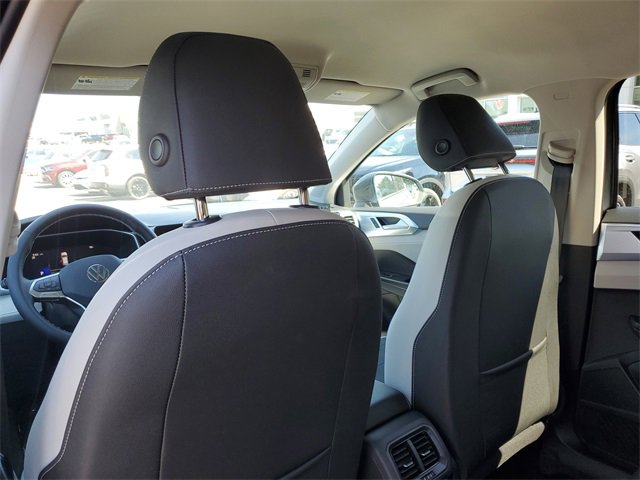 New 2025 Volkswagen Taos SE image 11