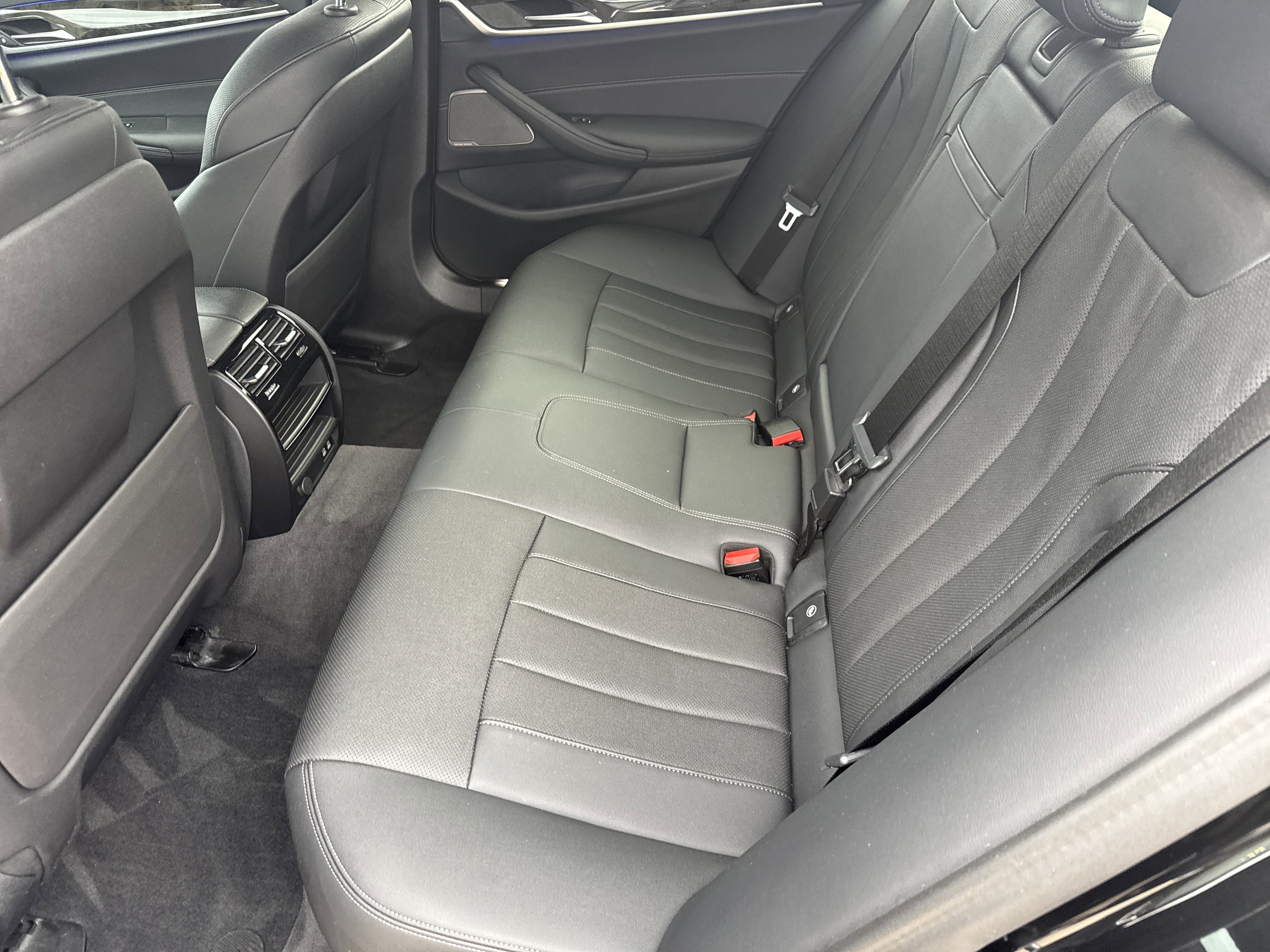 Used 2022 BMW 530i w/ M Sport Package image 6