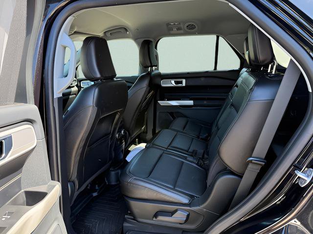 Used 2022 Ford Explorer Limited w/ Hybrid Equipment Group 310A AWD/4WD image 5