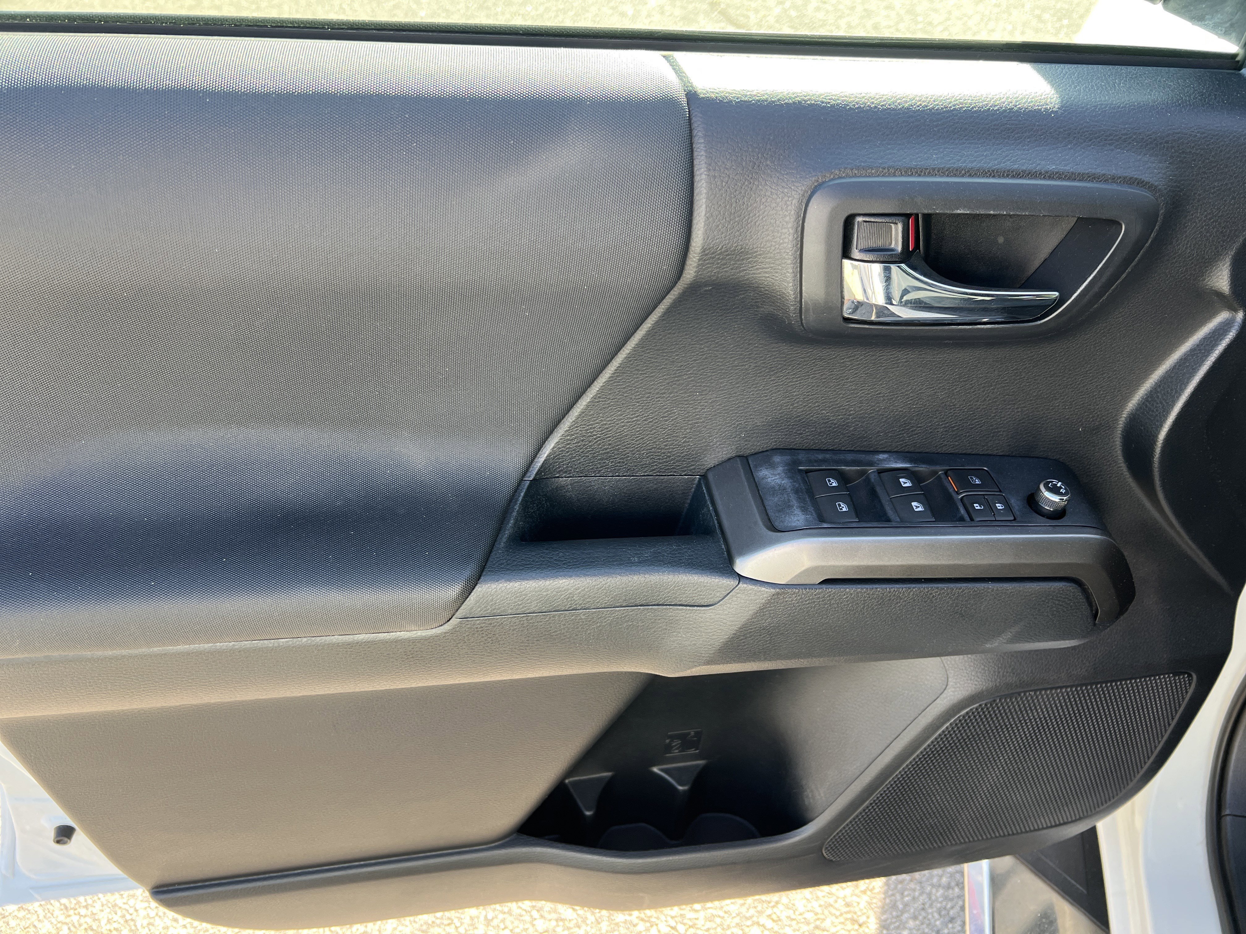 Used 2017 Toyota Tacoma TRD Sport w/ Tow Package image 20
