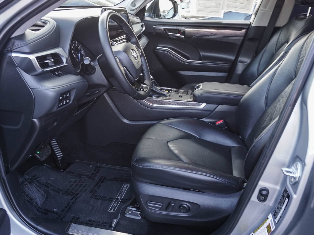 Used 2021 Toyota Highlander Platinum AWD/4WD image 18