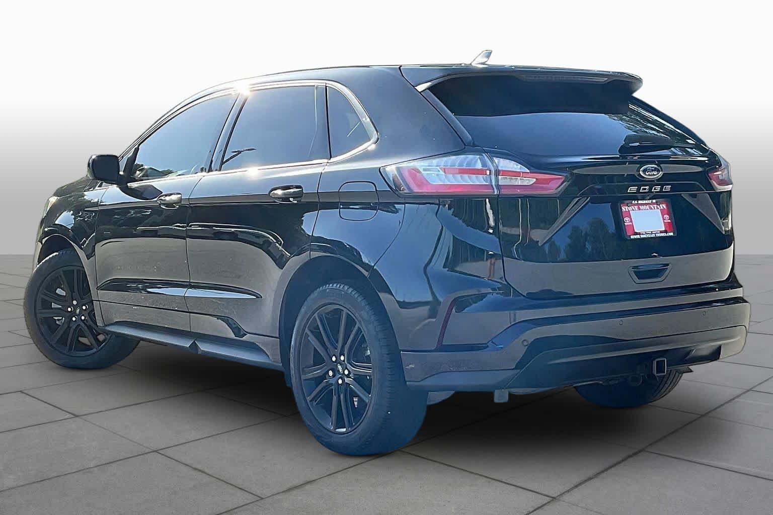 Used 2022 Ford Edge ST-Line w/ Class II Trailer Tow Package AWD/4WD image 23