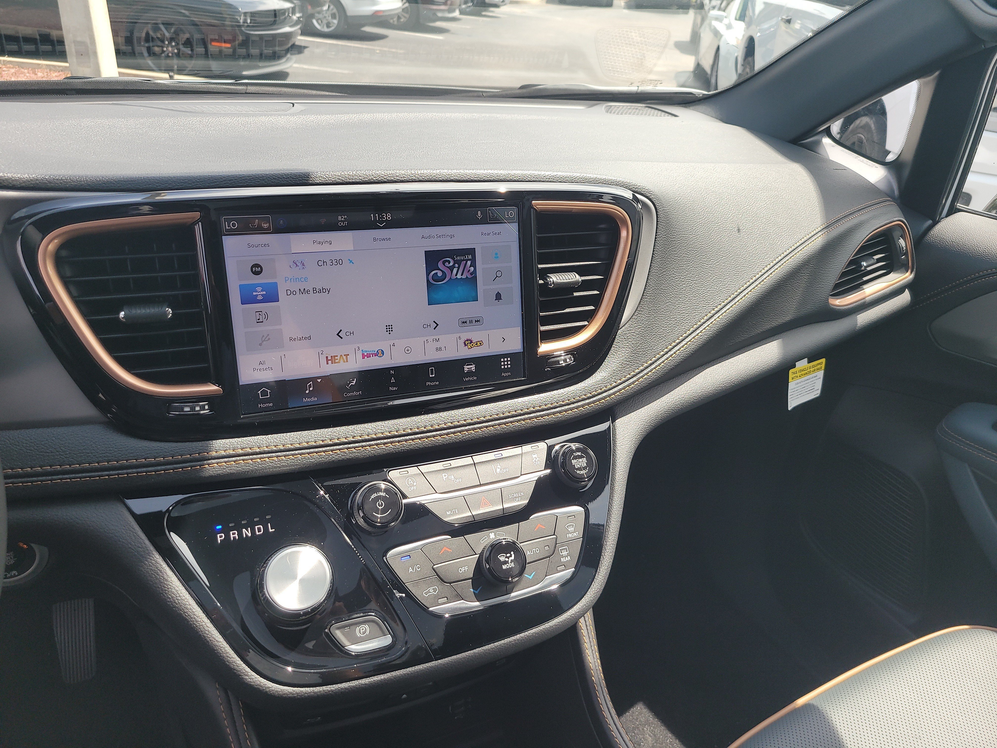 New 2027 Chrysler Pacifica Pinnacle w/ Theater Group FWD image 18