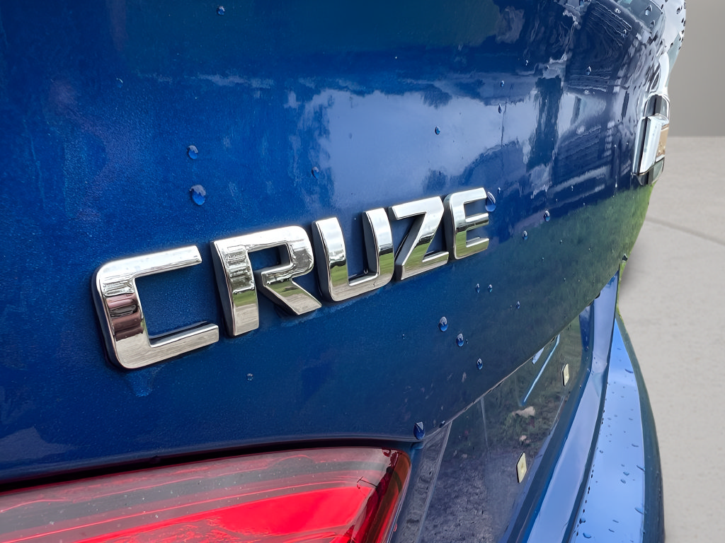 Used 2018 Chevrolet Cruze LT w/ Convenience Package FWD image 27