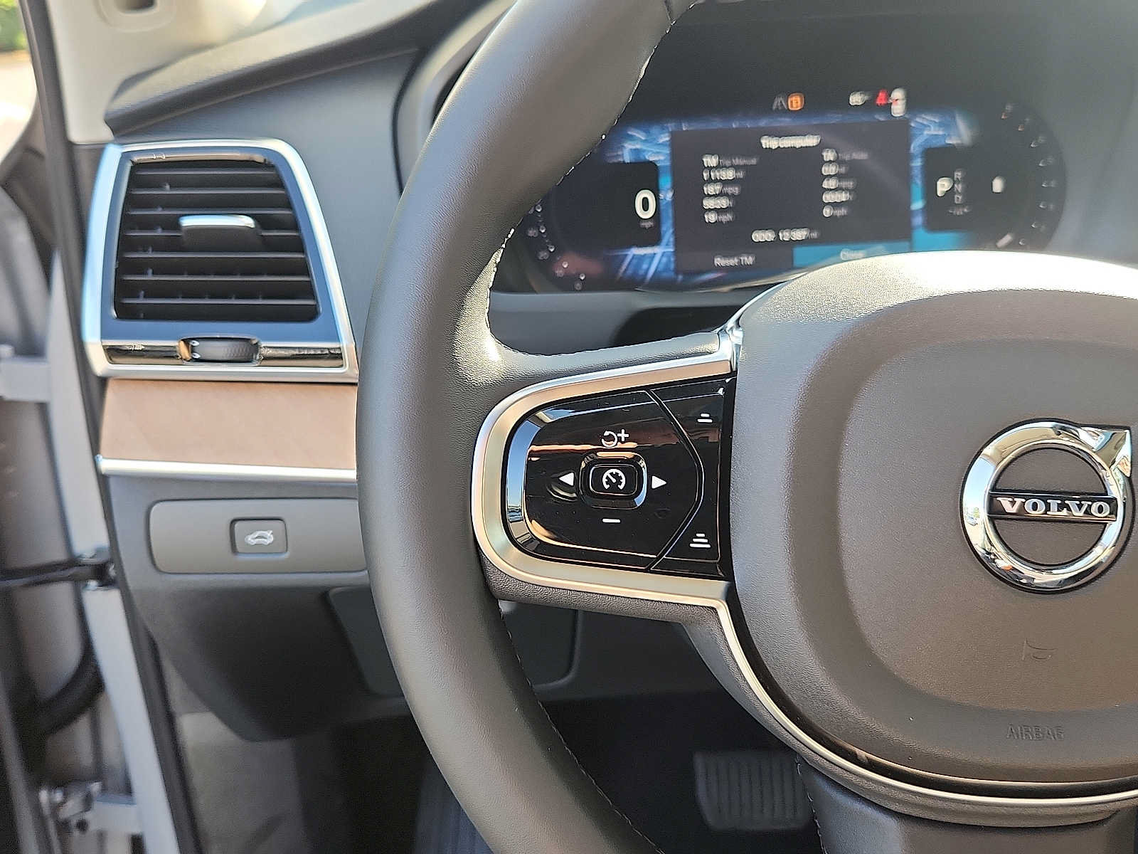 Certified 2024 Volvo XC90 B6 Plus AWD/4WD image 20