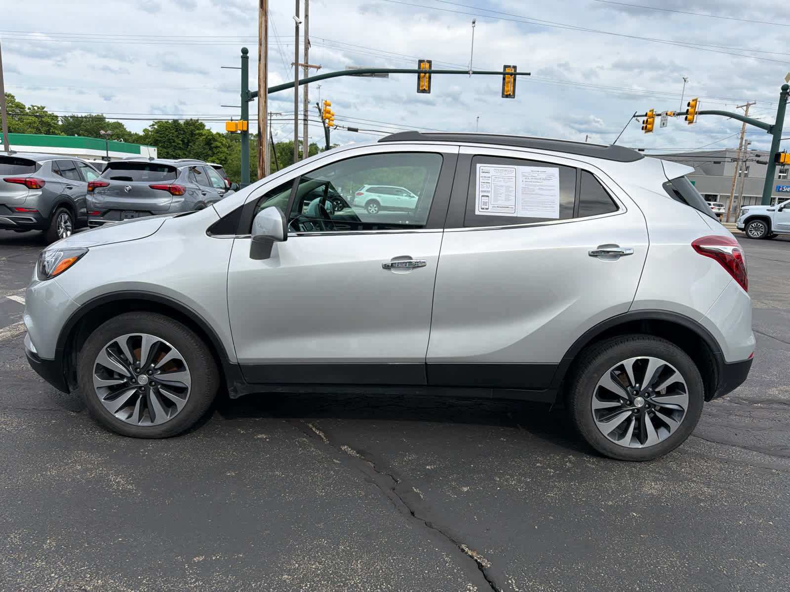 Used 2022 Buick Encore Preferred w/ Safety Package AWD/4WD image 9