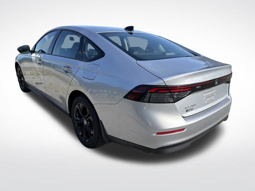 Used 2025 Honda Accord SE image 13