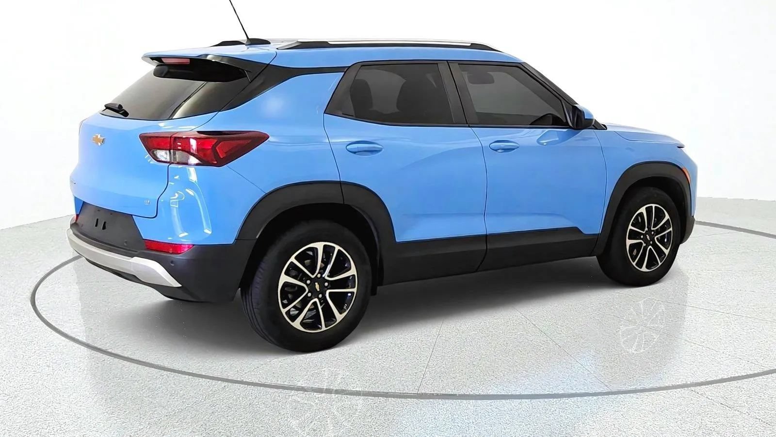 Used 2024 Chevrolet TrailBlazer LT w/ LT Cold Weather Package FWD image 9