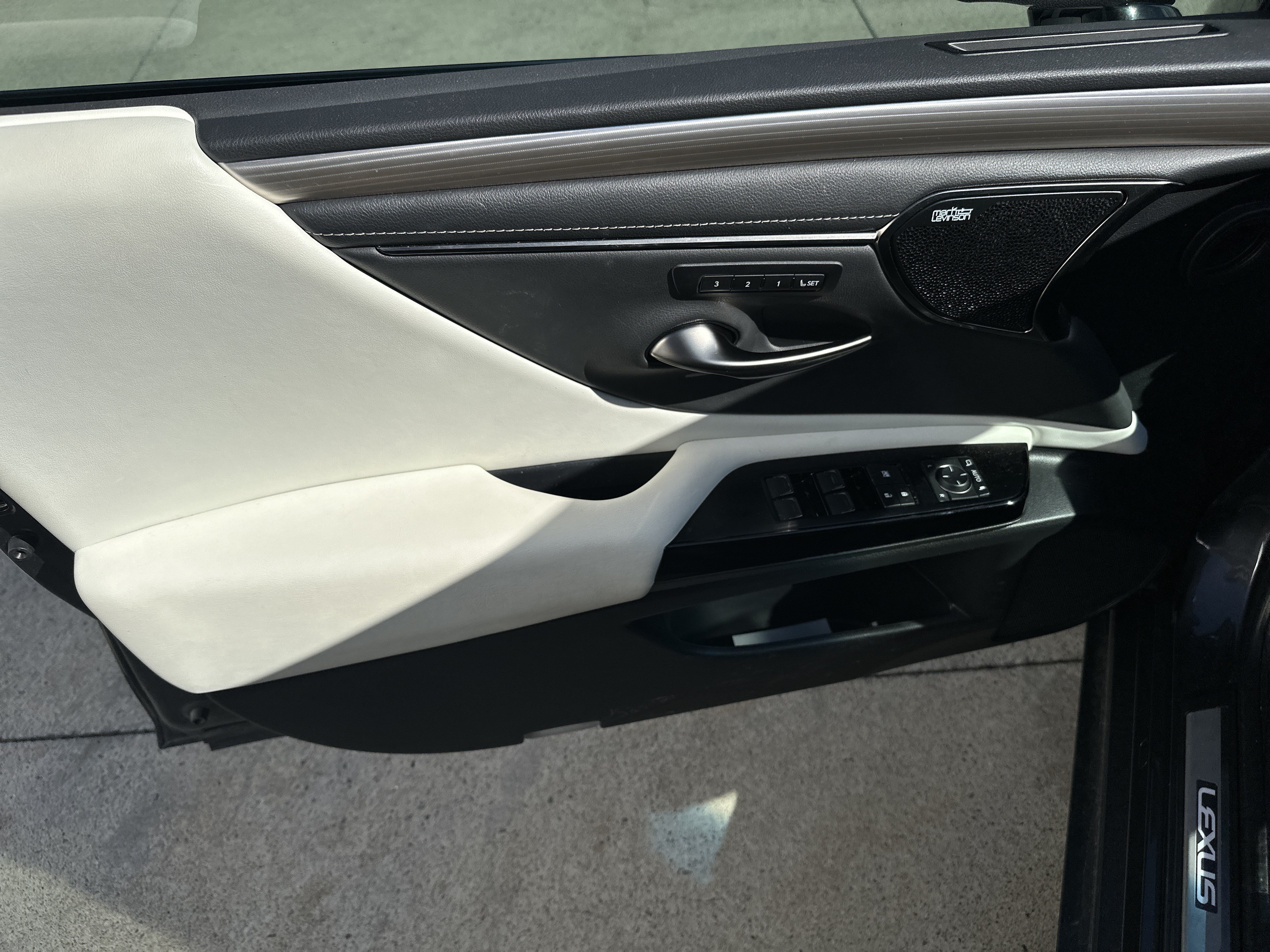 Used 2024 Lexus ES 350 F Sport w/ Accessory Package (Z2) FWD image 13