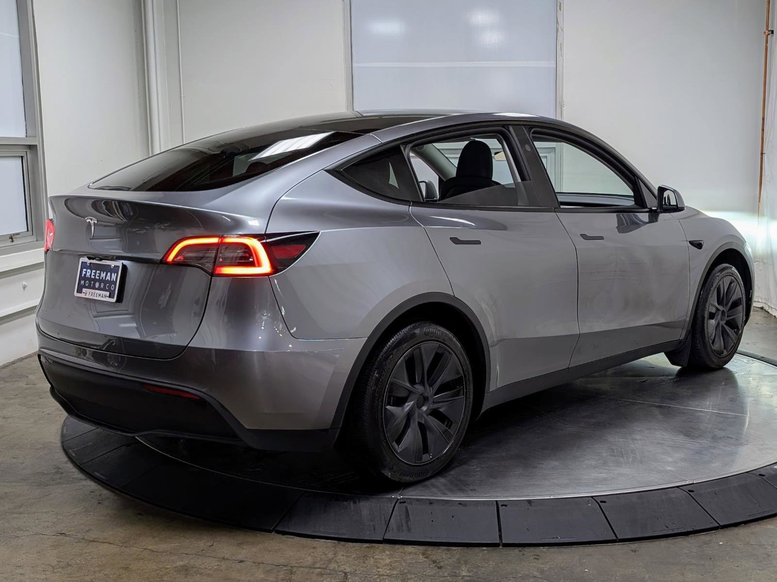 Used 2024 Tesla Model Y Long Range image 9