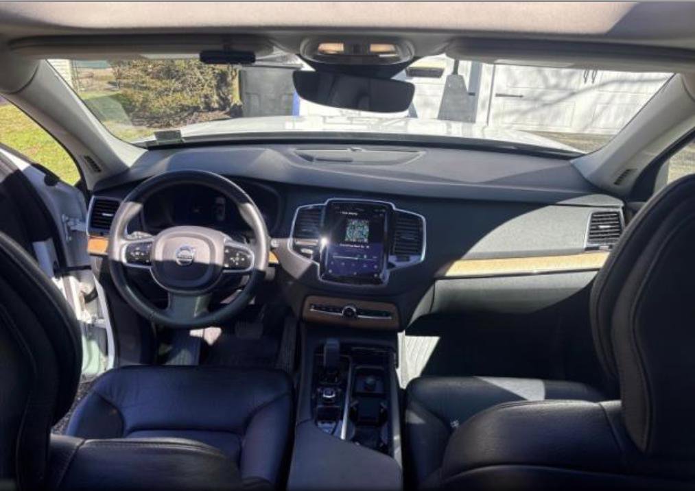 Used 2023 Volvo XC90 B6 Plus image 5