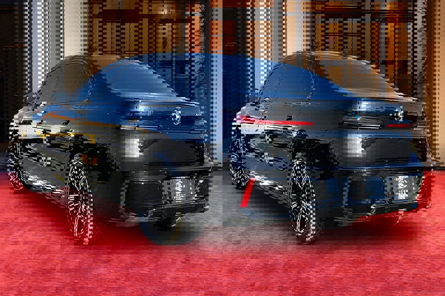 Used 2025 BMW i7 xDrive60 w/ Executive Package image 11