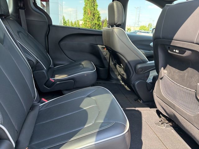 Used 2026 Chrysler Pacifica Limited FWD image 34