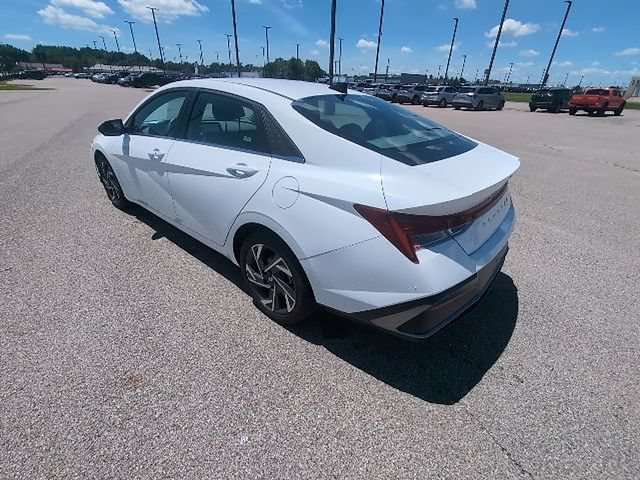 Used 2025 Hyundai Elantra SEL FWD image 6