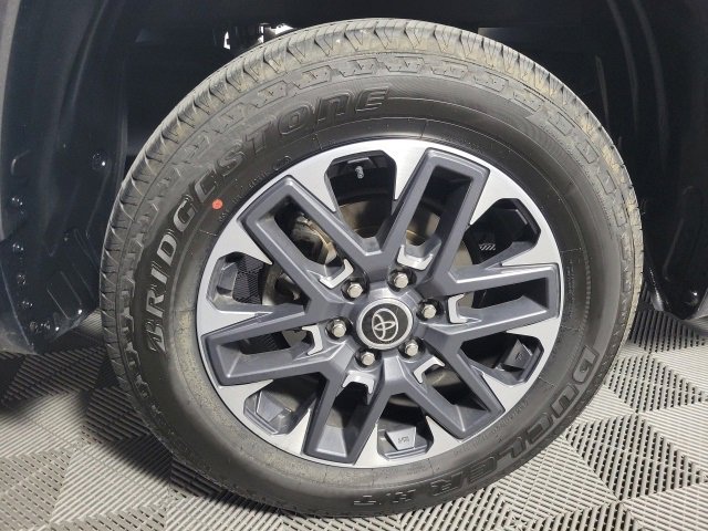 Used 2022 Toyota Tundra Limited image 11