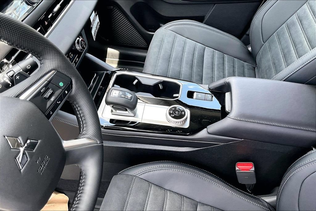 New 2026 Mitsubishi Outlander AWD image 8