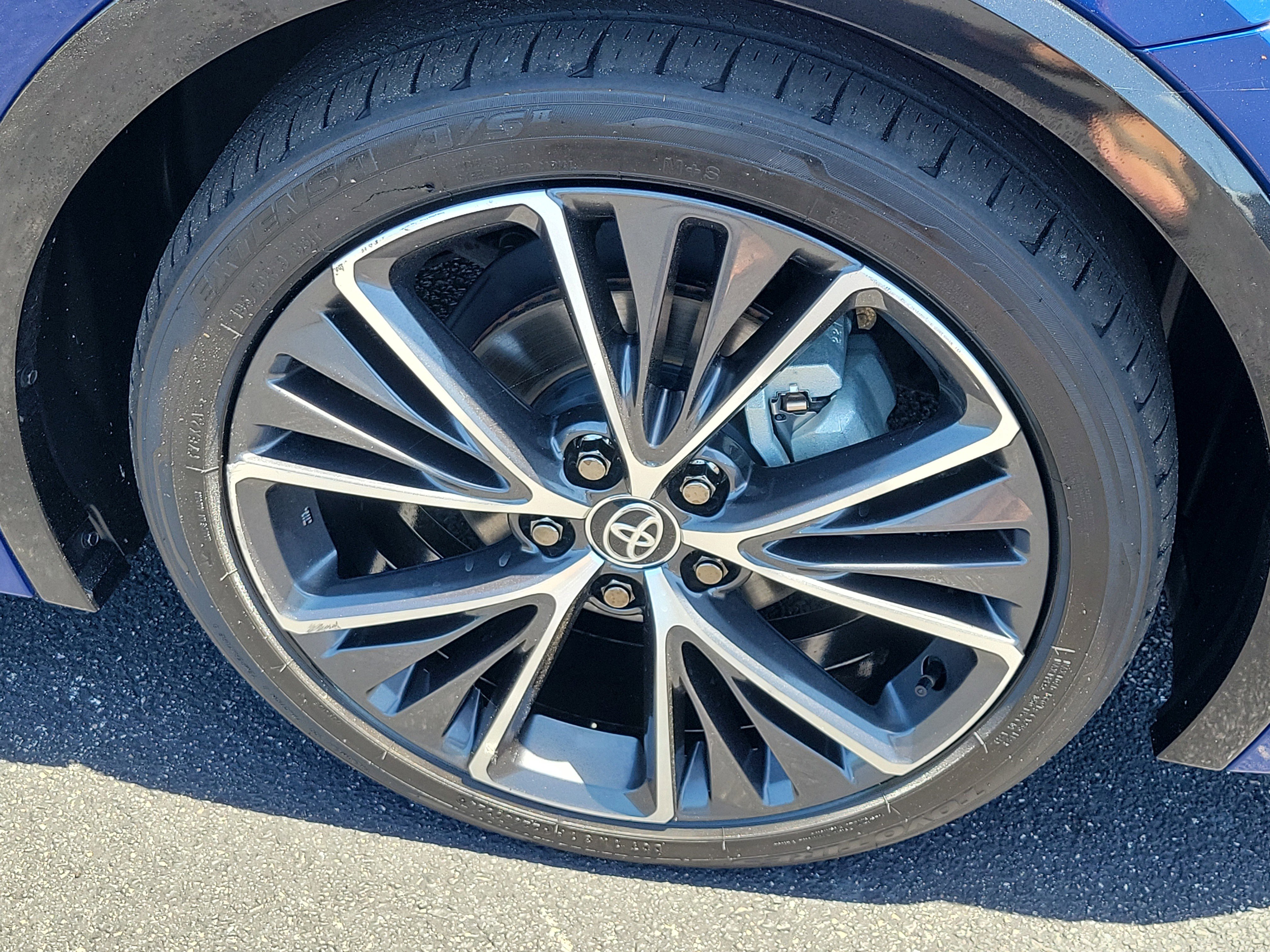 Used 2024 Toyota Prius Limited w/ Limited Premium Package FWD image 8