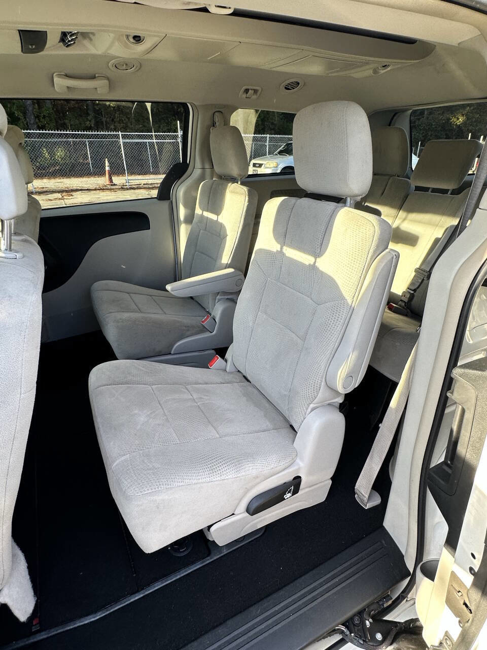 Used 2013 Chrysler Town & Country Touring image 12