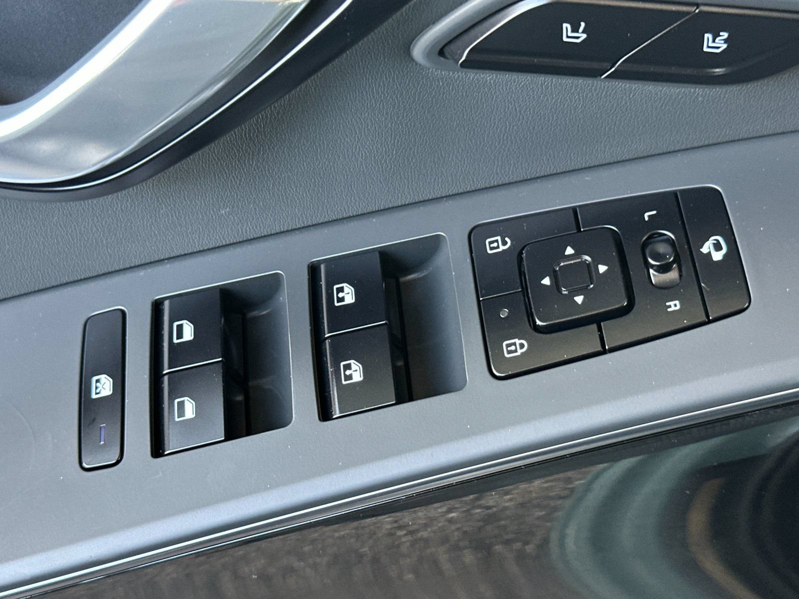 Certified 2024 Kia Niro SX Touring FWD image 14