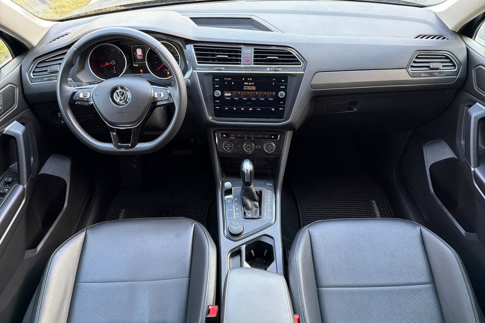 Used 2020 Volkswagen Tiguan SE w/ Panoramic Sunroof Package image 15