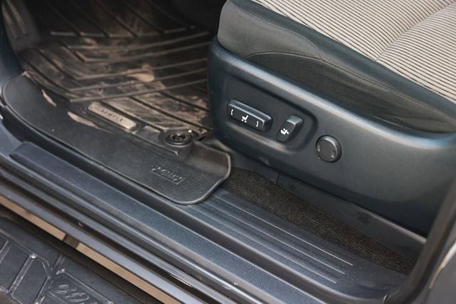 Used 2024 Toyota 4Runner SR5 RWD image 55