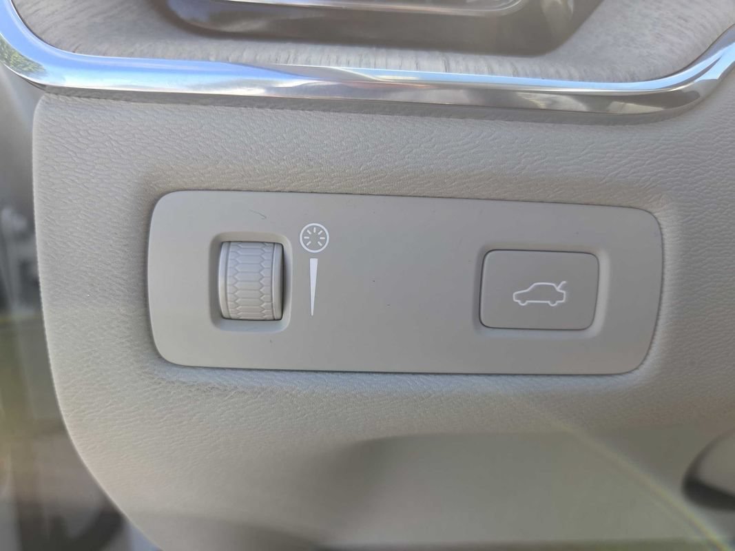 Used 2022 Volvo XC60 B5 Inscription AWD/4WD image 18