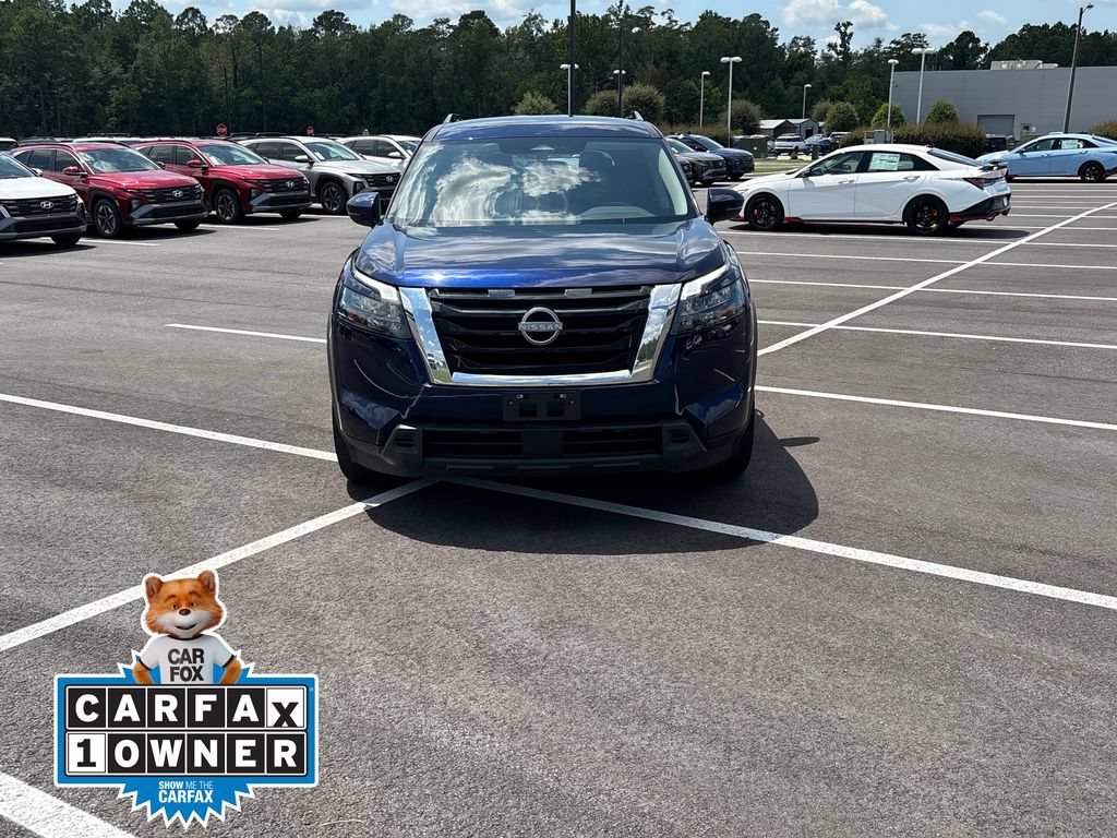 Used 2025 Nissan Pathfinder SV FWD image 2