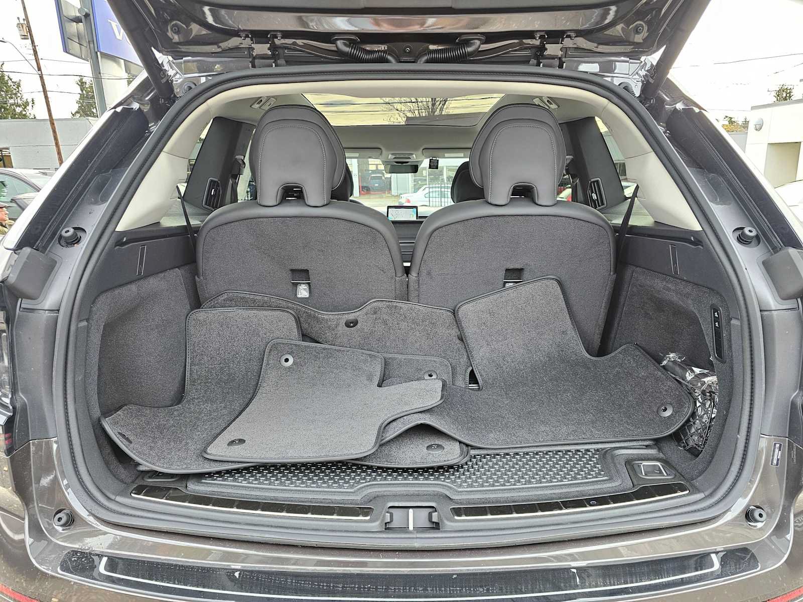 New 2025 Volvo EX90 Plus w/ Protection Package Premier AWD/4WD image 17