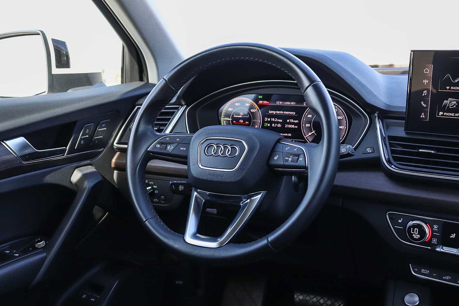 Used 2023 Audi Q5 e Premium w/ Convenience Package image 22