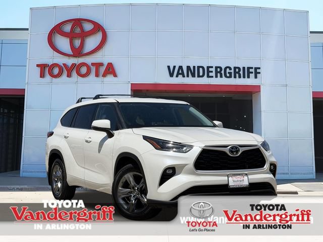 Used 2021 Toyota Highlander LE FWD video 1