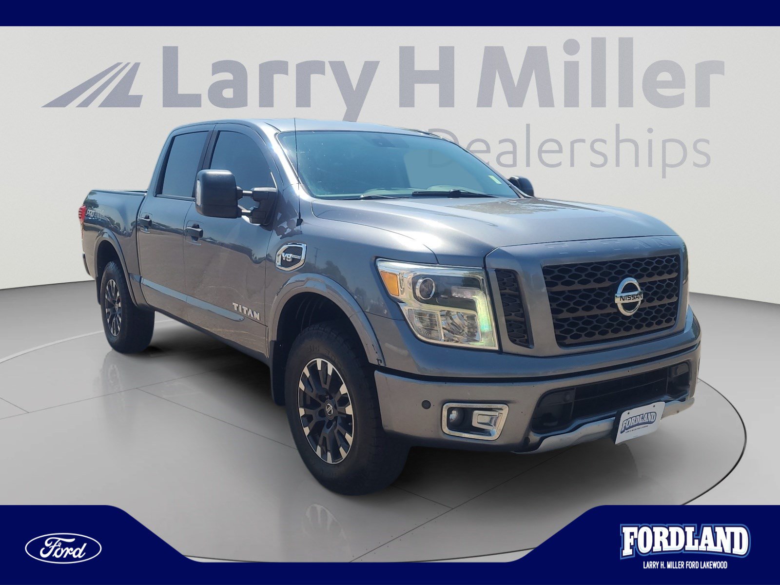 Used 2017 Nissan Titan PRO-4X AWD/4WD image 7