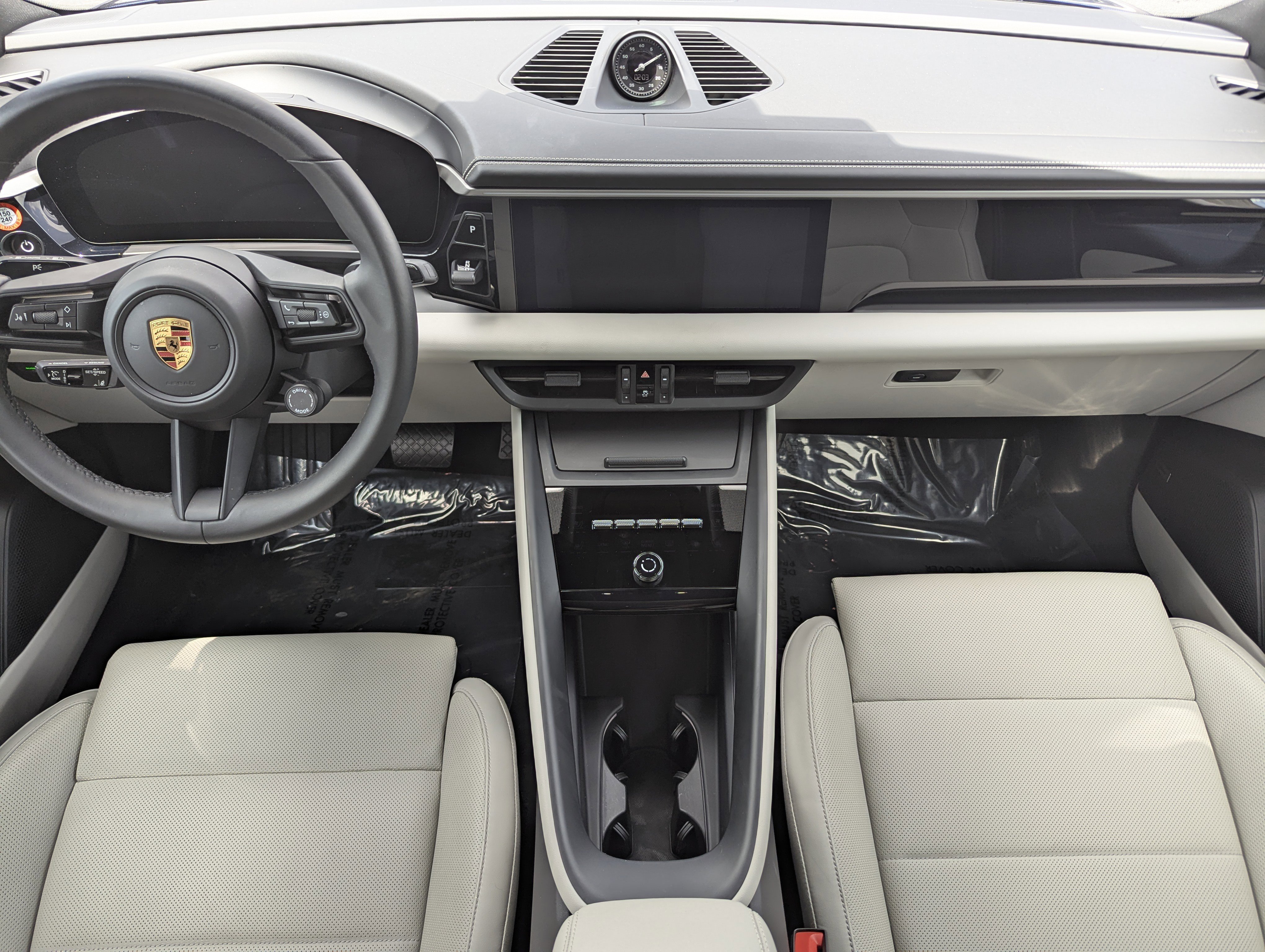 Certified 2025 Porsche Macan Electric RWD image 18