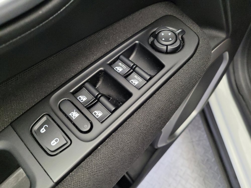 Used 2021 Jeep Renegade Latitude FWD image 27
