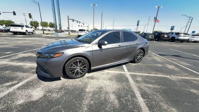 Used 2023 Toyota Camry SE w/ Cold Weather Package FWD image 4