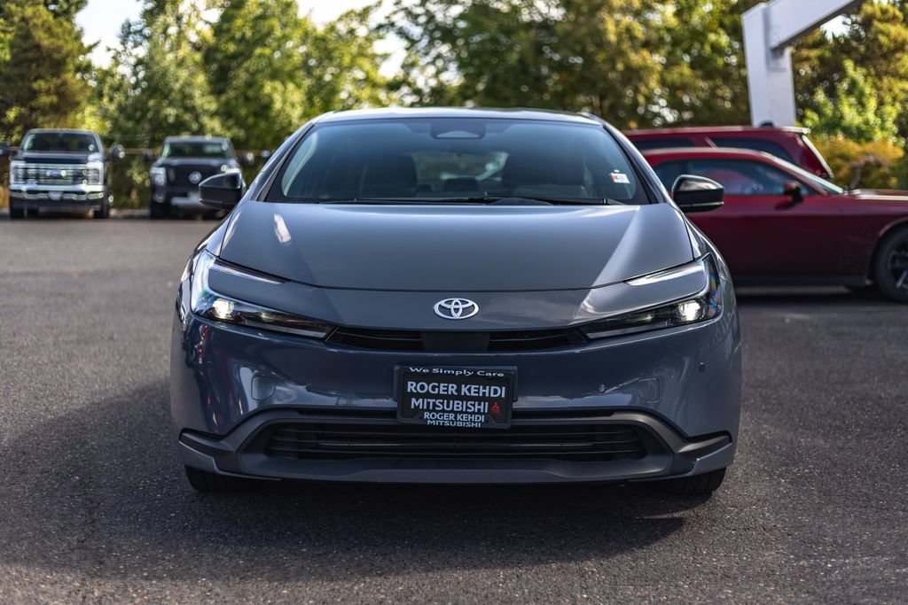 Used 2025 Toyota Prius LE FWD image 5